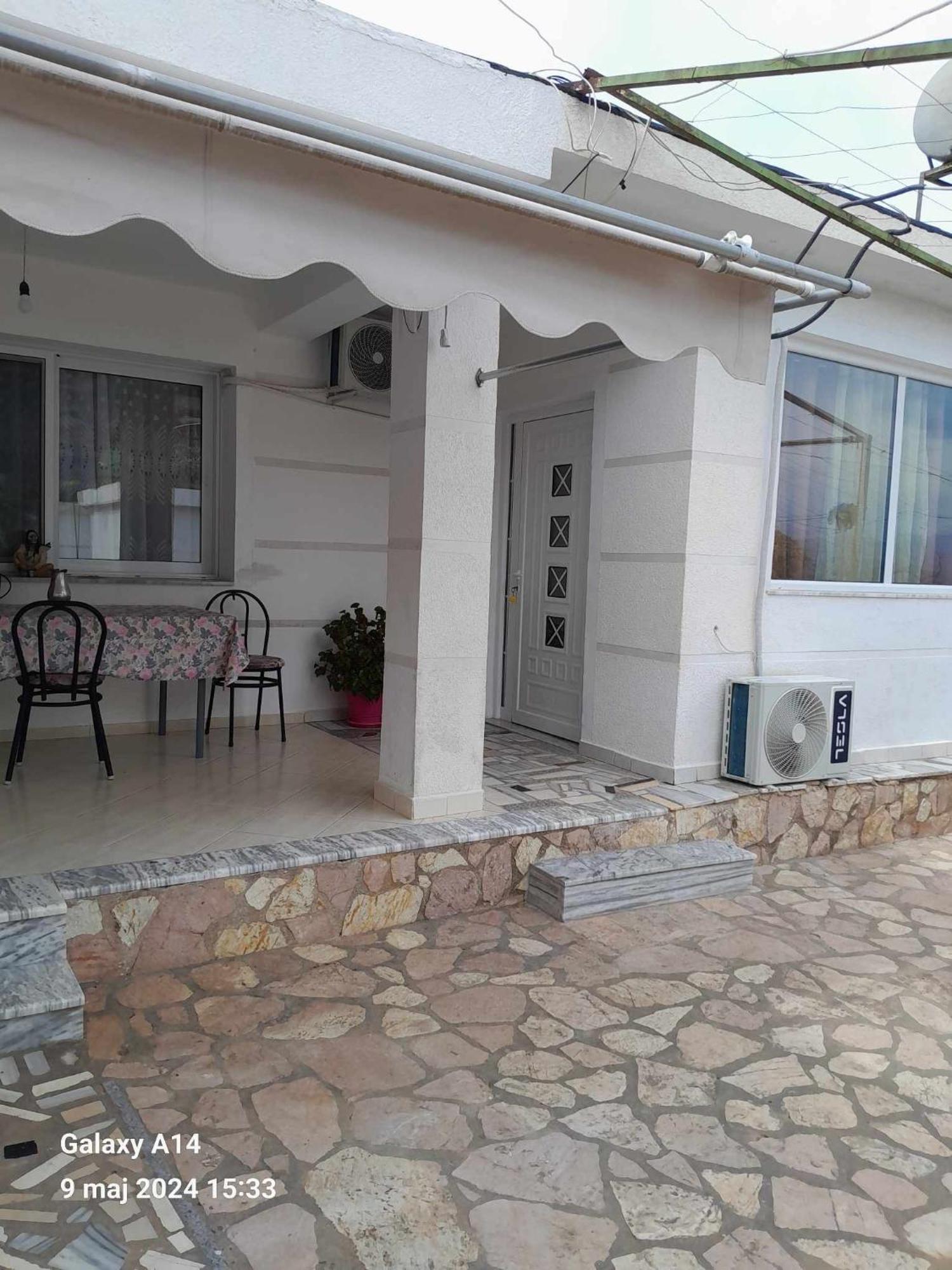 Flora'S Place Саранде Екстериор снимка